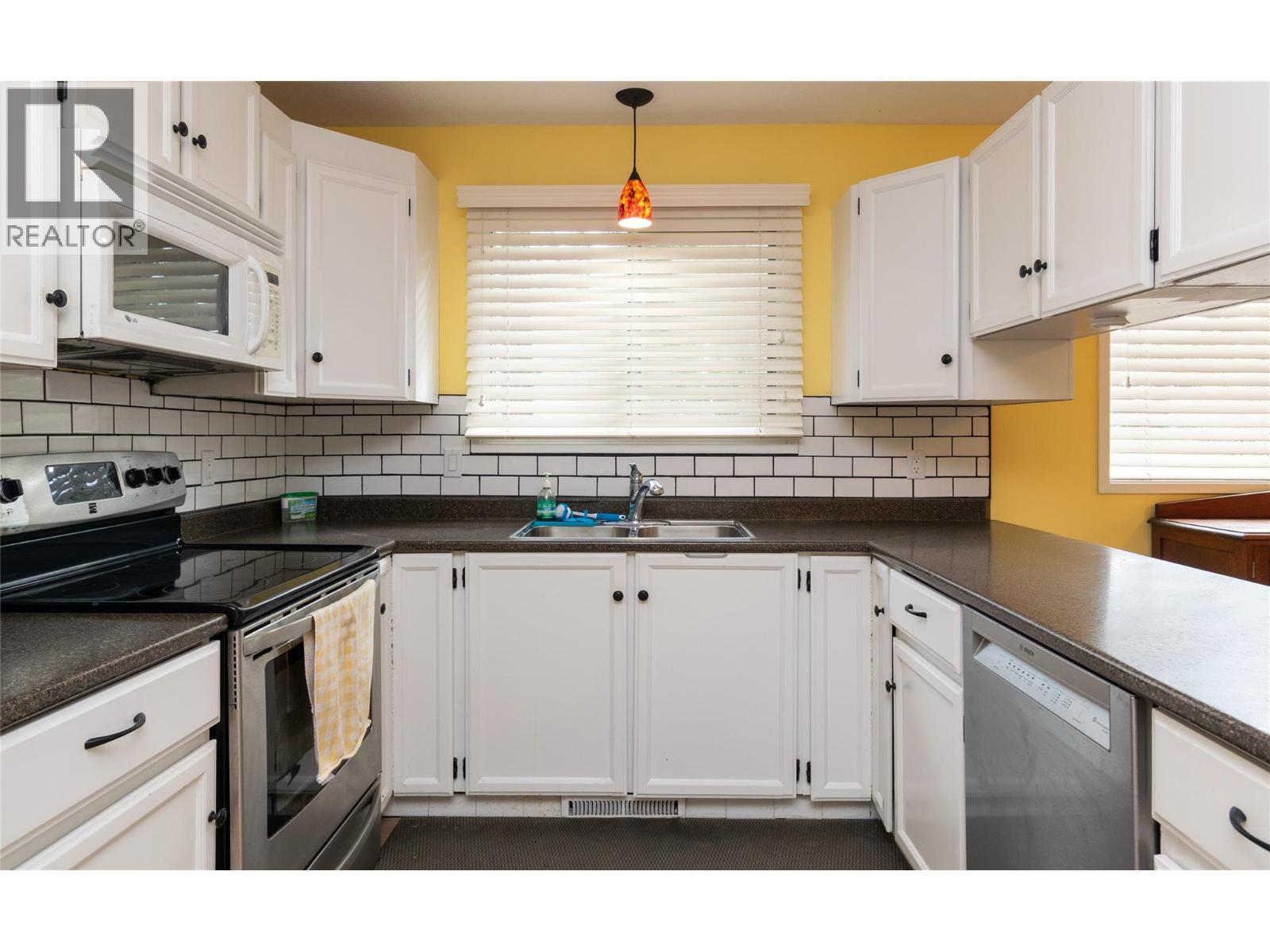 2780 25 Avenue Ne, Salmon Arm, British Columbia  V1E 3C7 - Photo 6 - 10384584