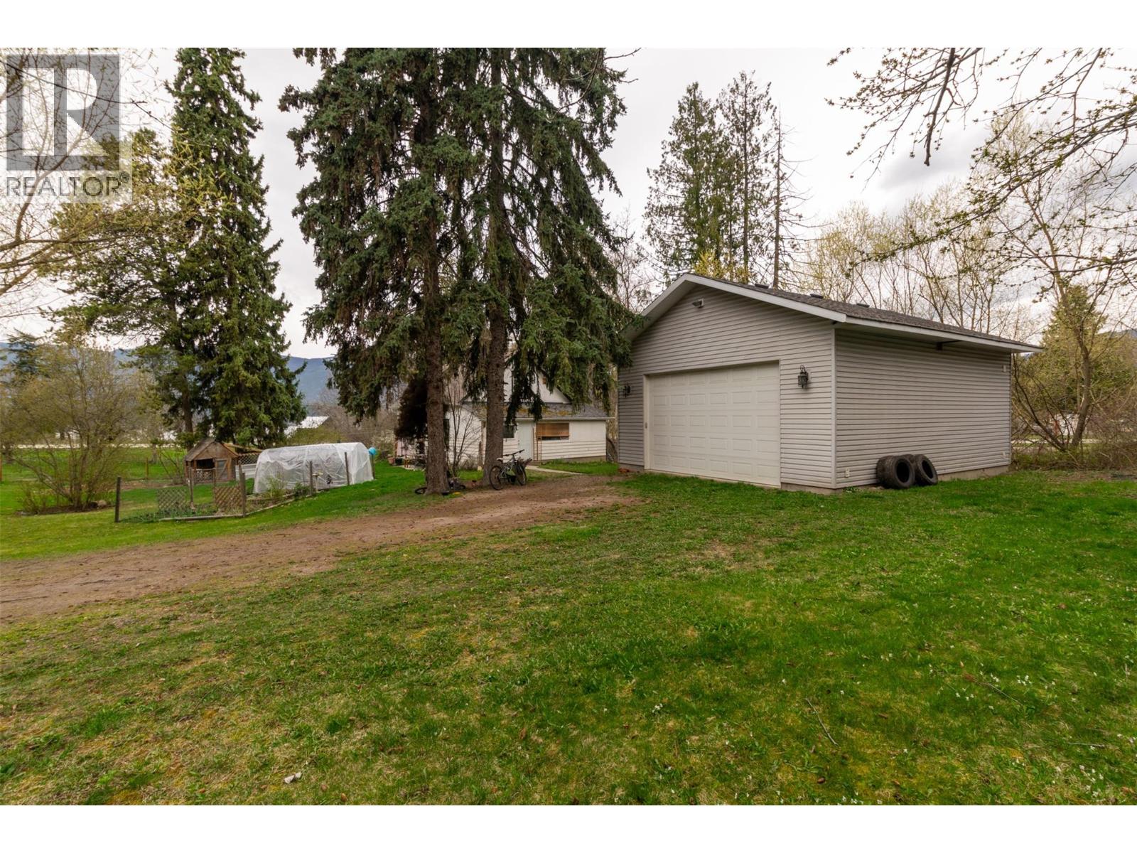 2370 Lakeshore Road Ne, Salmon Arm, British Columbia  V1E 3X9 - Photo 4 - 10384581