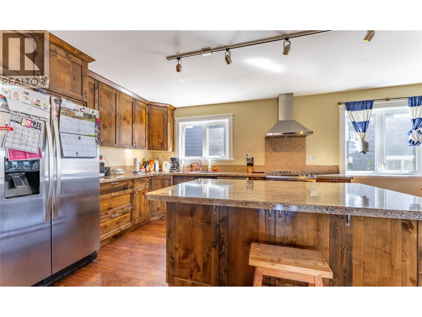 902 Murdoch Street, Creston, British Columbia  V0B 1G4 - Photo 2 - 10383418