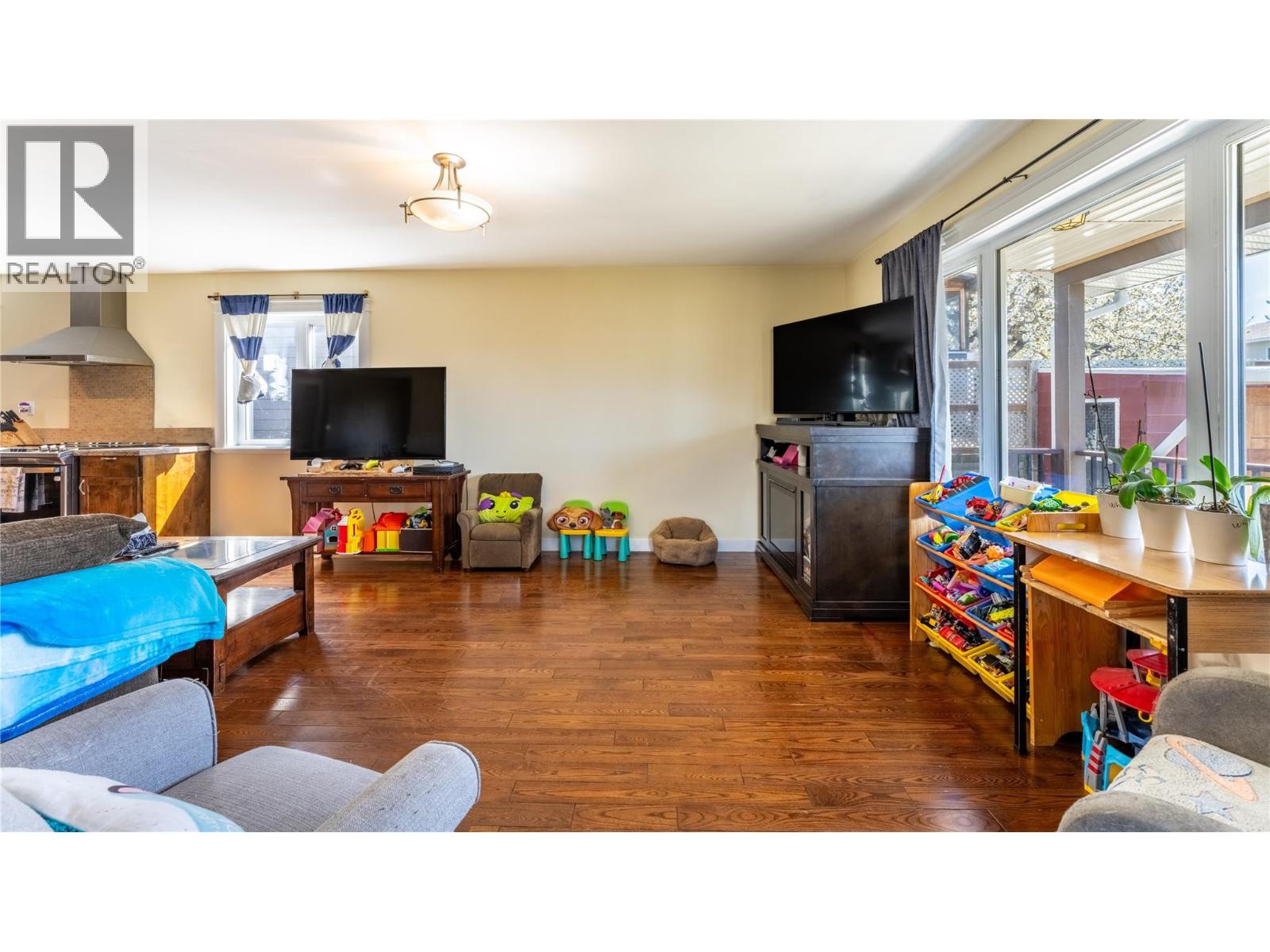 902 Murdoch Street, Creston, British Columbia  V0B 1G4 - Photo 4 - 10383418