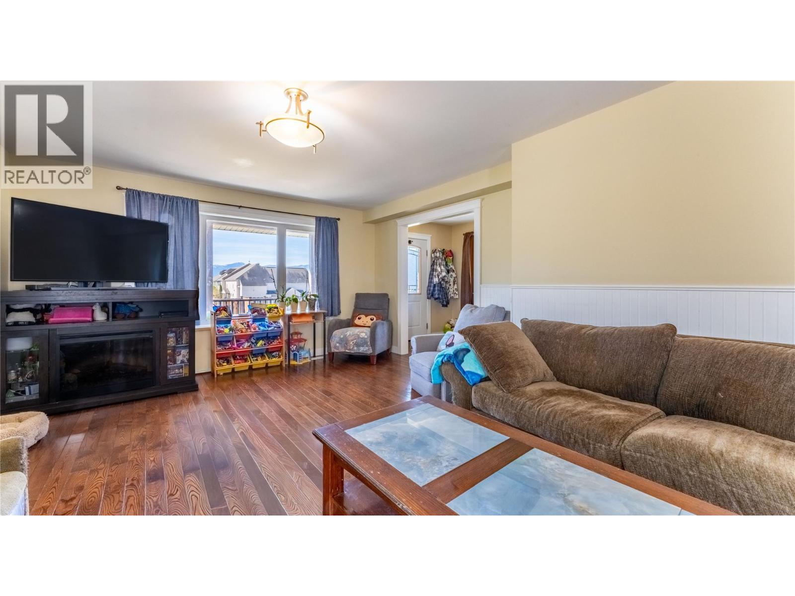 902 Murdoch Street, Creston, British Columbia  V0B 1G4 - Photo 5 - 10383418