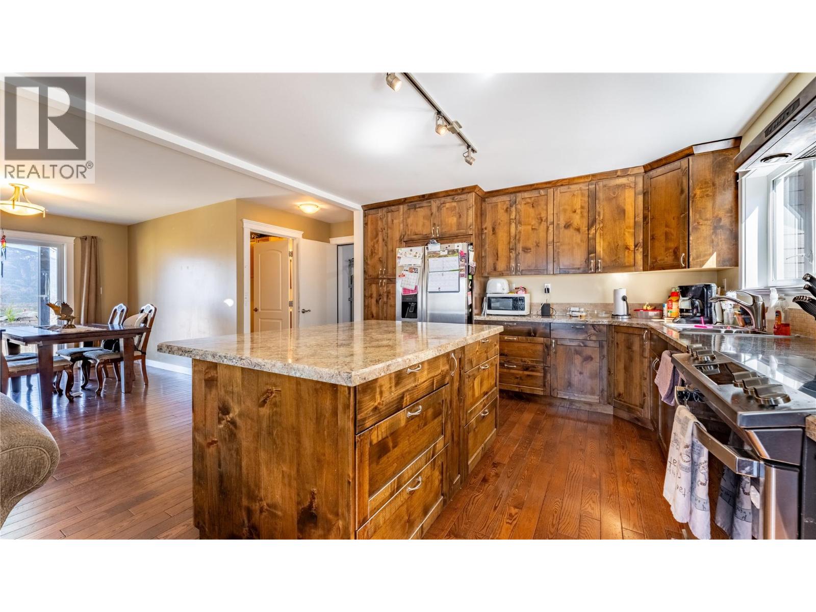902 Murdoch Street, Creston, British Columbia  V0B 1G4 - Photo 8 - 10383418
