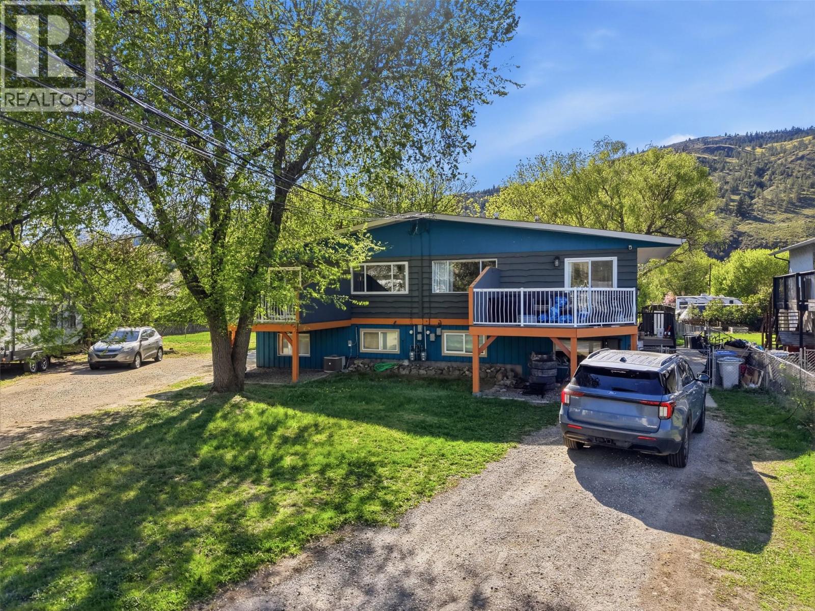 3170/3172 Wawn Crescent, Kamloops, British Columbia  V2B 7J6 - Photo 1 - 10384243