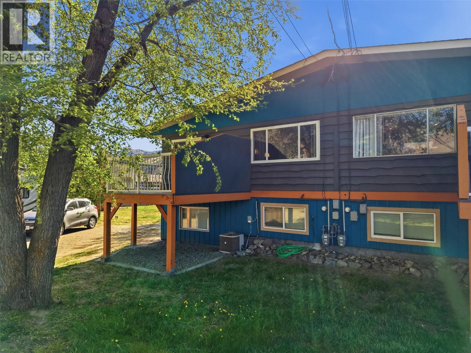 3170/3172 Wawn Crescent, Kamloops, British Columbia  V2B 7J6 - Photo 3 - 10384243