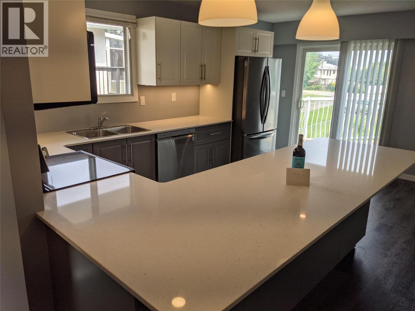 3170/3172 Wawn Crescent, Kamloops, British Columbia  V2B 7J6 - Photo 5 - 10384243