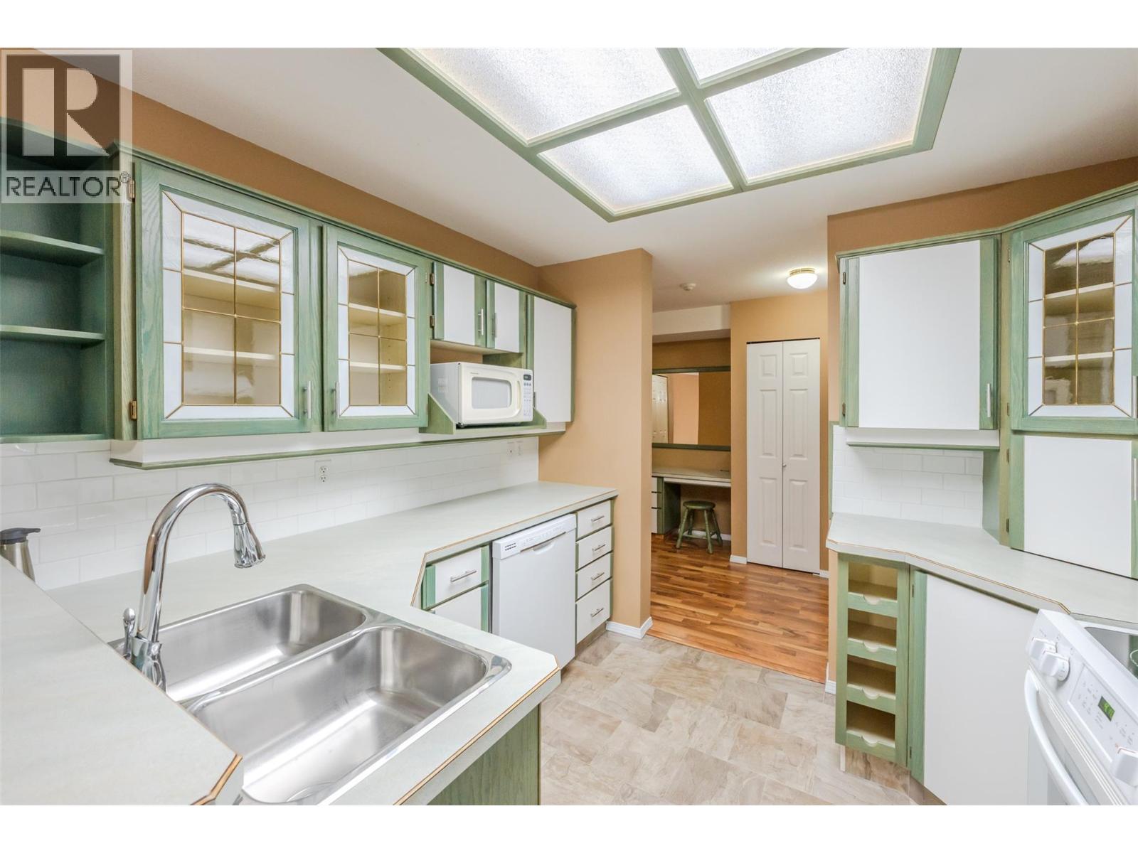 3426 Hemlock Street Unit# 203, Penticton, British Columbia  V2A 8K1 - Photo 4 - 10384731