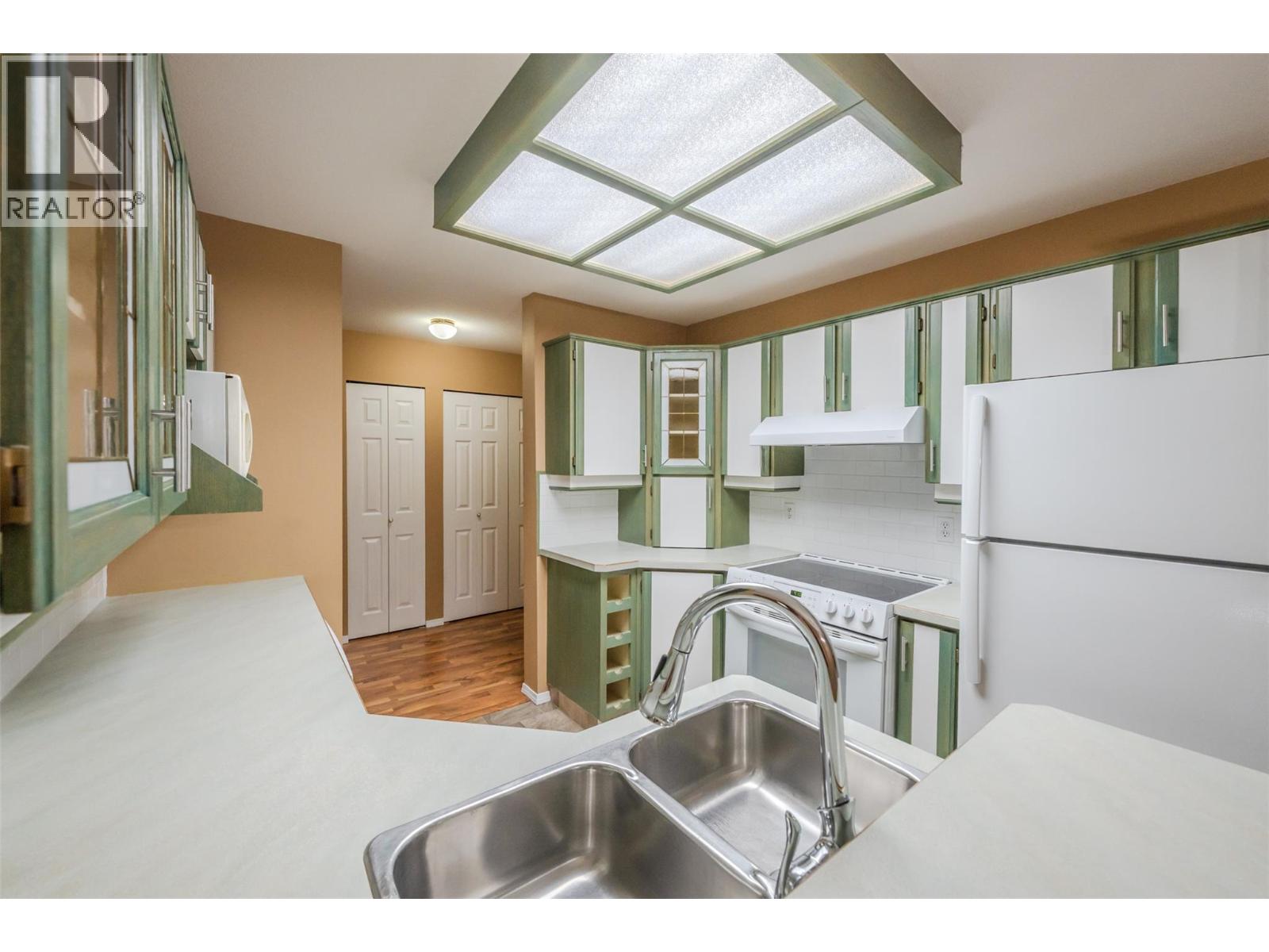 3426 Hemlock Street Unit# 203, Penticton, British Columbia  V2A 8K1 - Photo 5 - 10384731