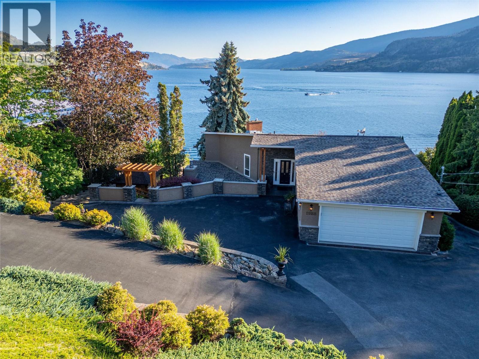 1988 Dewdney Road, Kelowna, British Columbia  V1V 2C3 - Photo 2 - 10384686