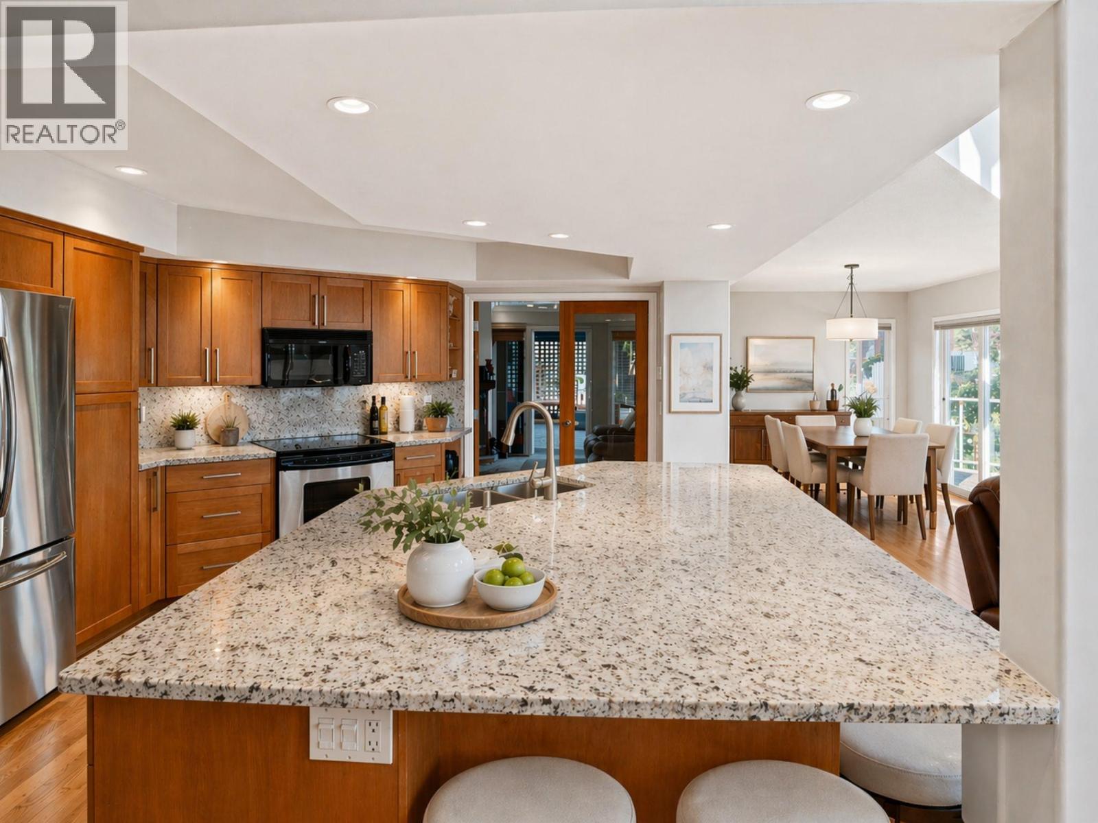 1988 Dewdney Road, Kelowna, British Columbia  V1V 2C3 - Photo 6 - 10384686