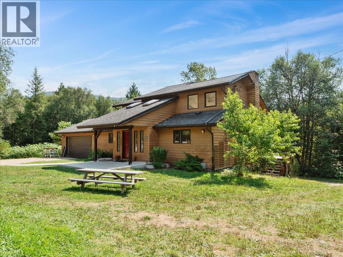 6172 SLOCAN RIVER Road, winlaw, British Columbia