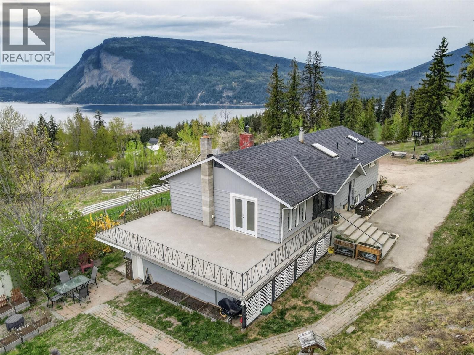 6990 70 Avenue NE, salmon arm, British Columbia