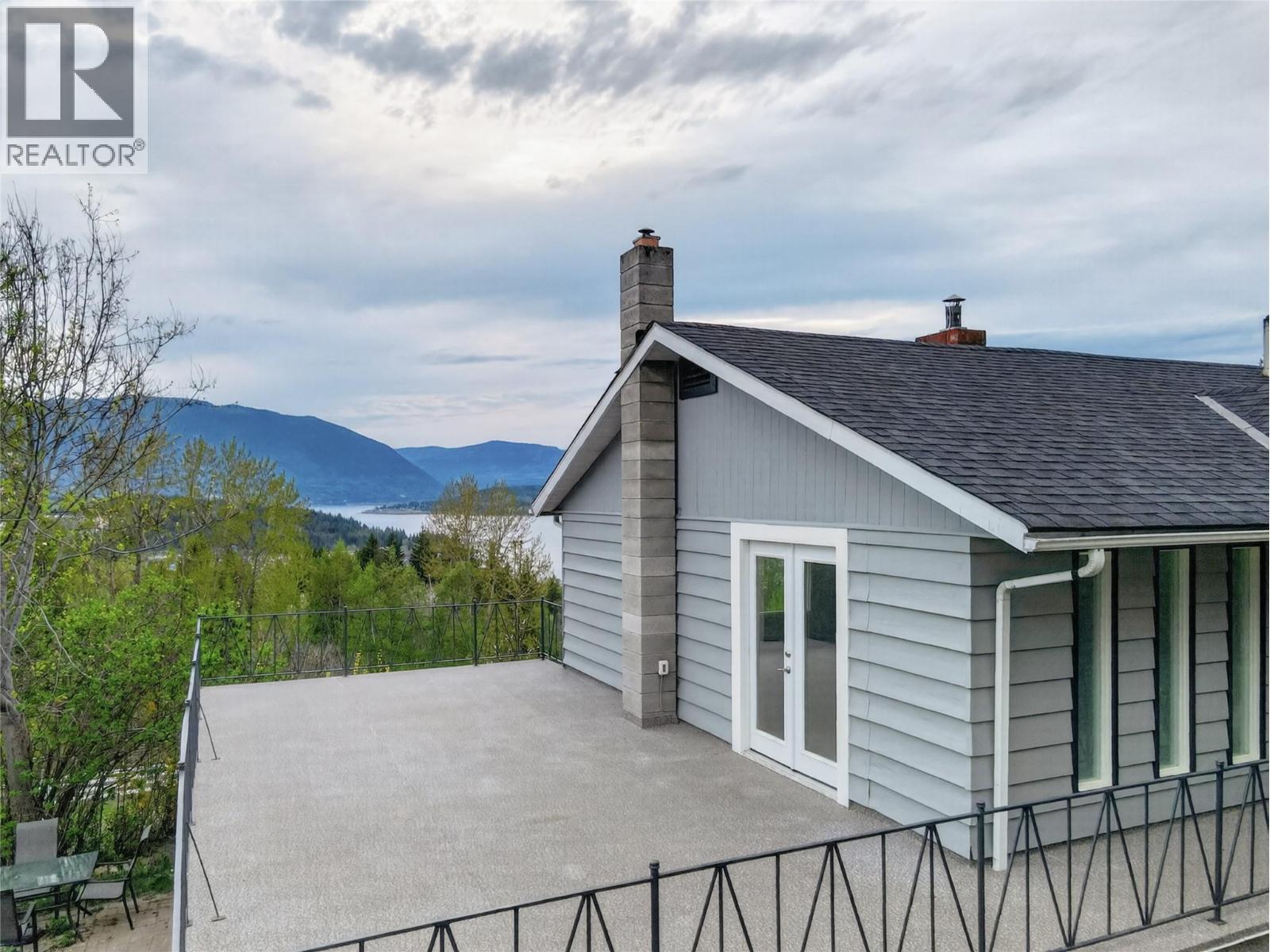 6990 70 Avenue Ne, Salmon Arm, British Columbia  V0E 1K0 - Photo 3 - 10384308