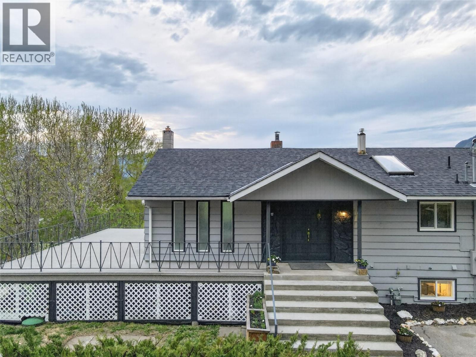 6990 70 Avenue Ne, Salmon Arm, British Columbia  V0E 1K0 - Photo 4 - 10384308