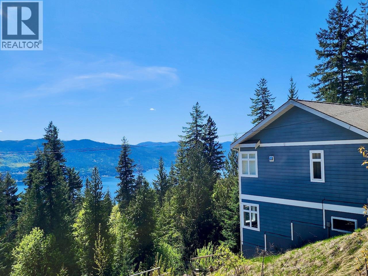 7660 Lichen Road, Anglemont, British Columbia  V0E 1M8 - Photo 3 - 10384254