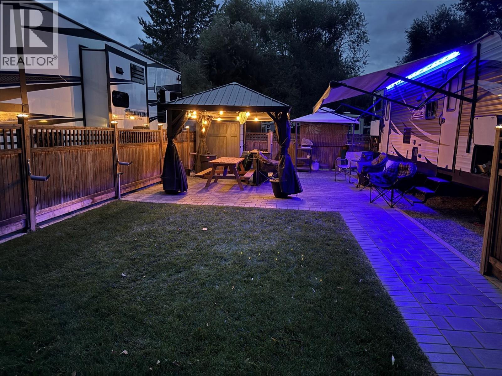 55 Cottonwood Drive N, Lee Creek, British Columbia  V0E 1M4 - Photo 12 - 10384755