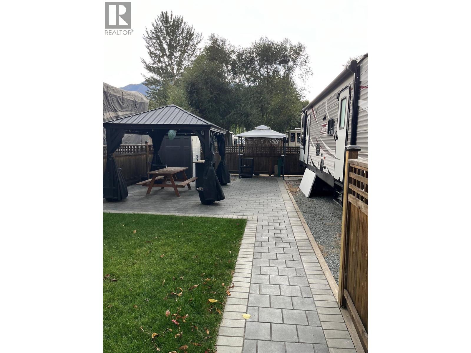 55 Cottonwood Drive N, Lee Creek, British Columbia  V0E 1M4 - Photo 18 - 10384755