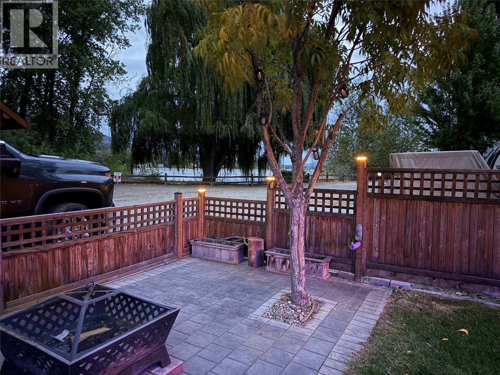 55 Cottonwood Drive N, Lee Creek, British Columbia  V0E 1M4 - Photo 2 - 10384755
