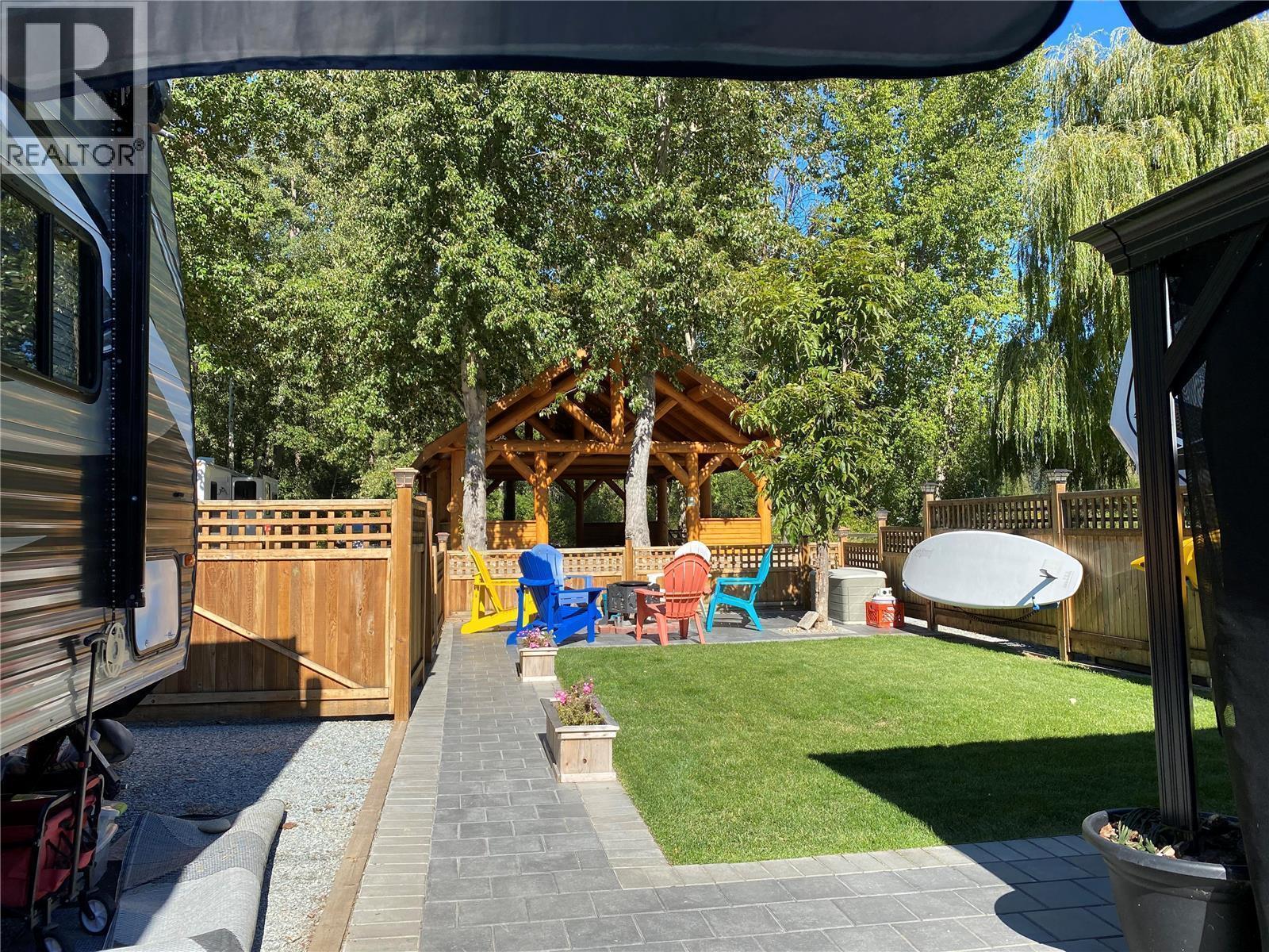 55 Cottonwood Drive N, Lee Creek, British Columbia  V0E 1M4 - Photo 4 - 10384755