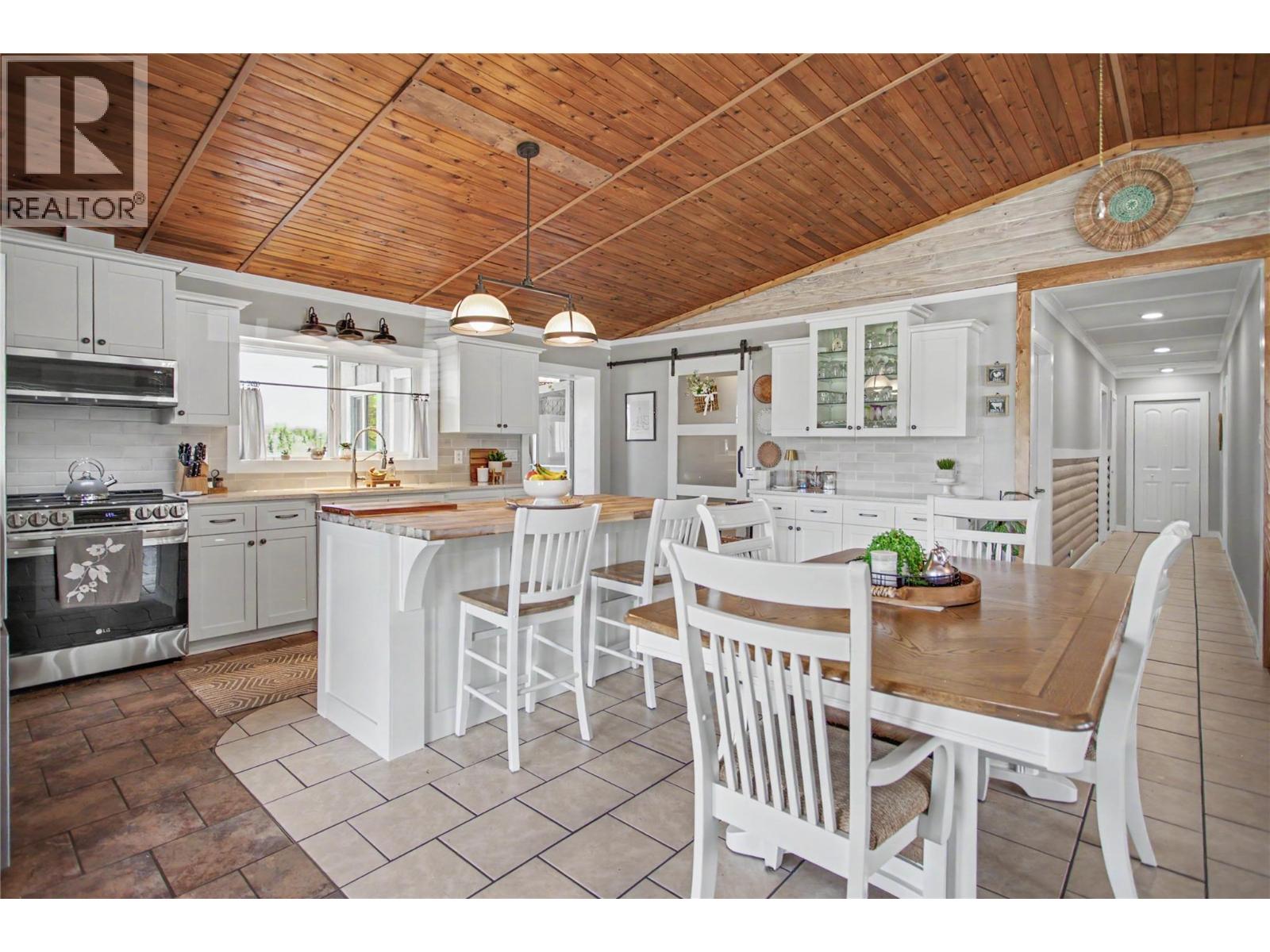 3071 Creighton Valley Road, Cherryville, British Columbia  V0E 2G3 - Photo 3 - 10384693