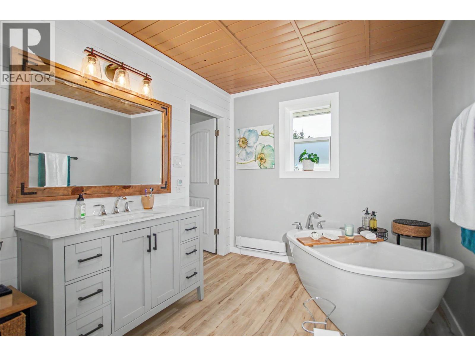 3071 Creighton Valley Road, Cherryville, British Columbia  V0E 2G3 - Photo 4 - 10384693