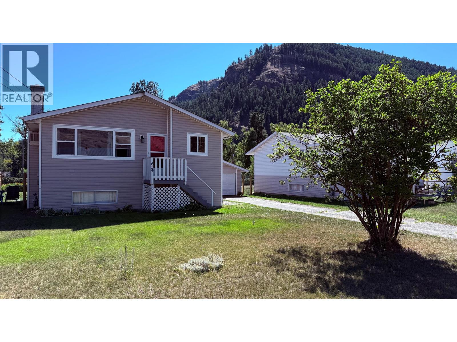 654 Sixth Avenue, Midway, British Columbia  V0H 1M0 - Photo 2 - 10384775