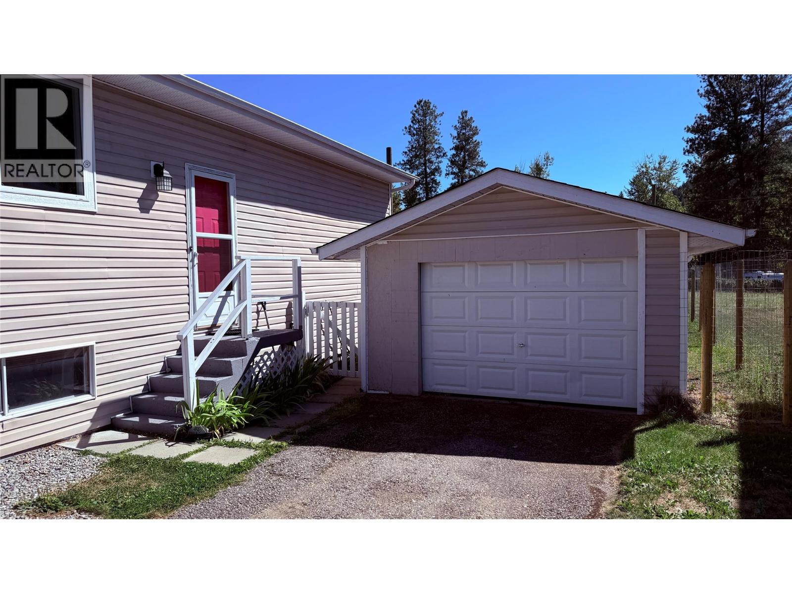 654 Sixth Avenue, Midway, British Columbia  V0H 1M0 - Photo 4 - 10384775