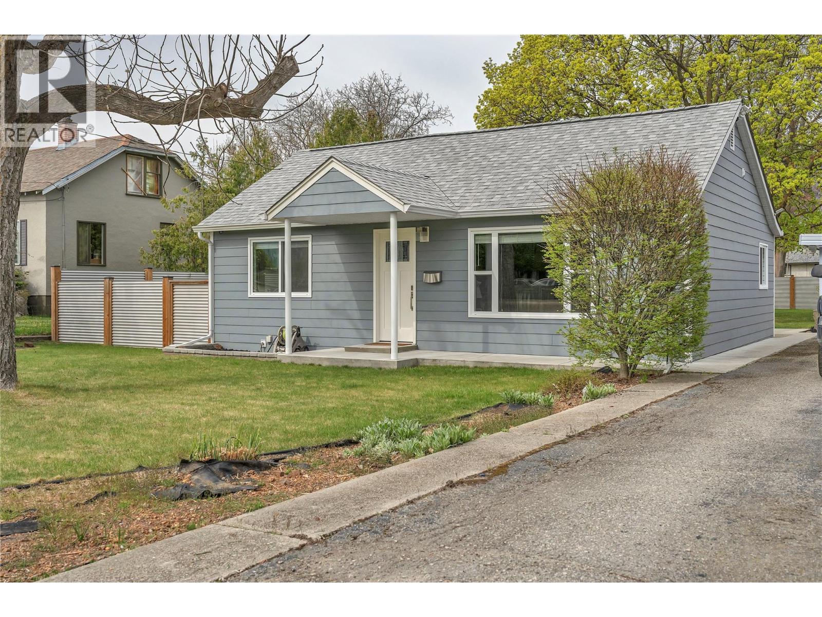 985 Moosejaw Street, Penticton, British Columbia  V2A 5T5 - Photo 1 - 10384774