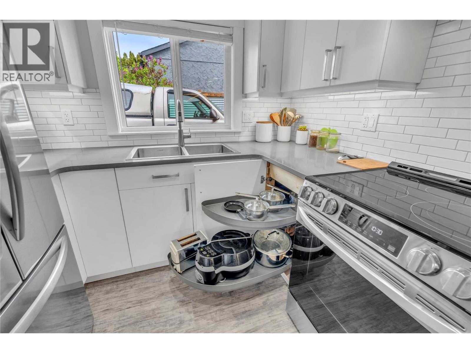 985 Moosejaw Street, Penticton, British Columbia  V2A 5T5 - Photo 6 - 10384774