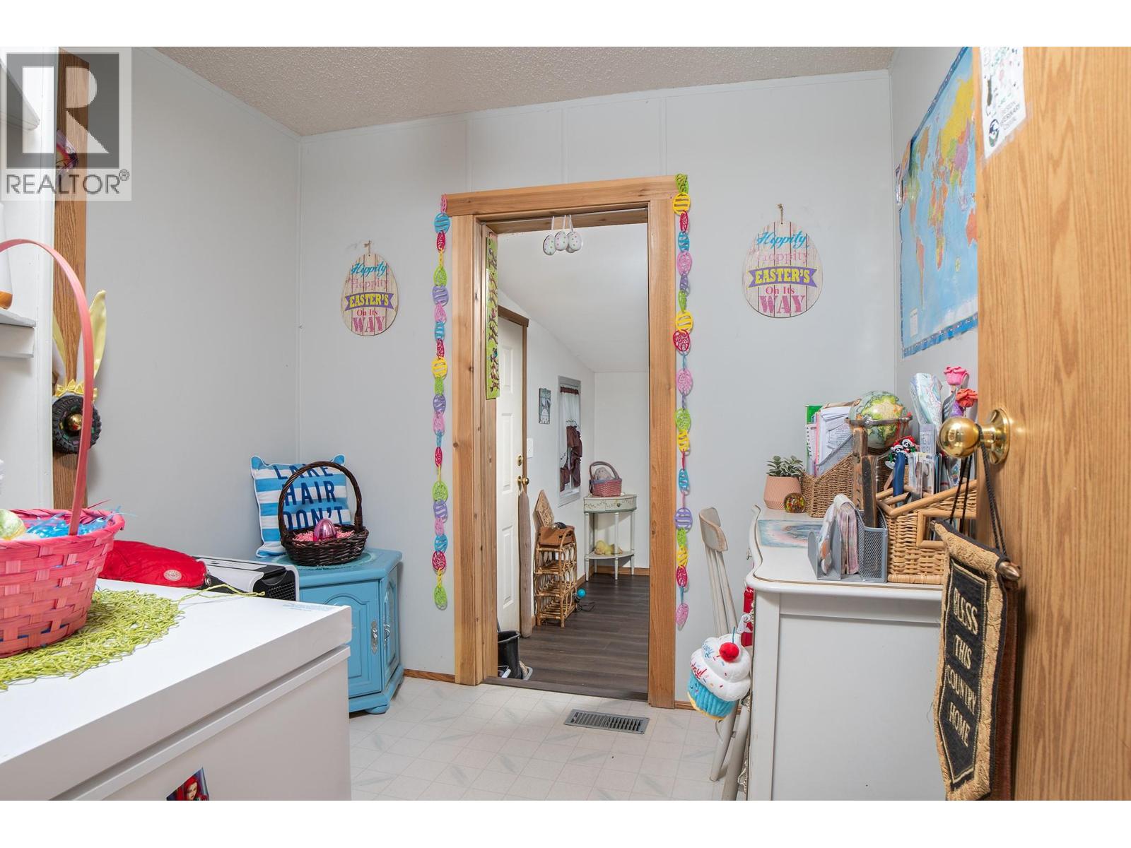 5702 Bertha Avenue, Kitchener, British Columbia  V0B 1W1 - Photo 12 - 10384728