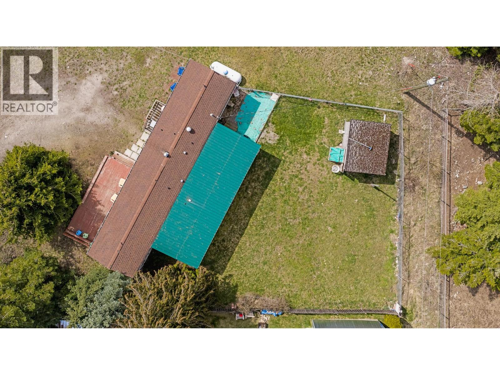 5702 Bertha Avenue, Kitchener, British Columbia  V0B 1W1 - Photo 2 - 10384728