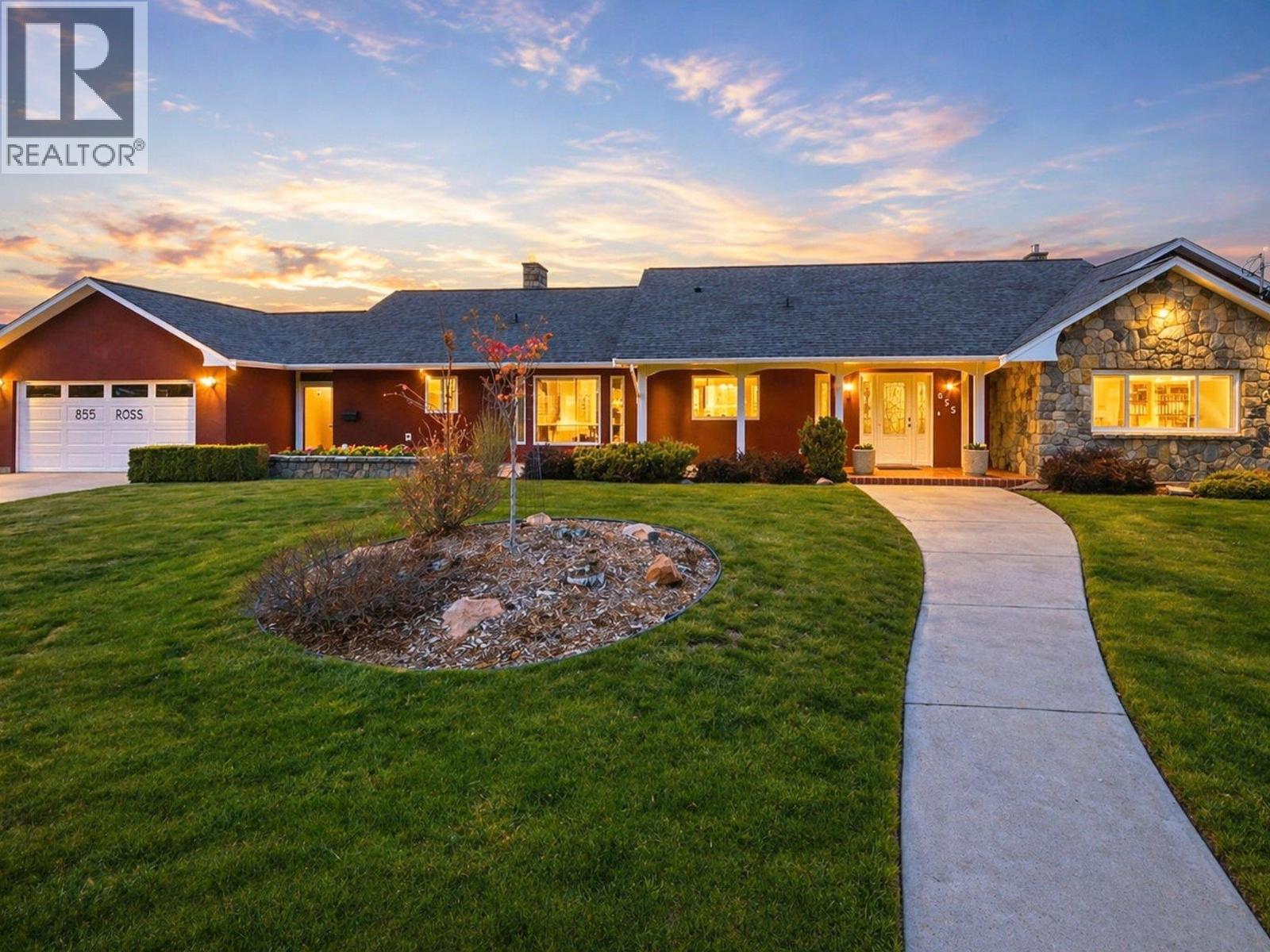 855 Ross Avenue, Penticton, British Columbia  V2A 3A5 - Photo 1 - 10382199