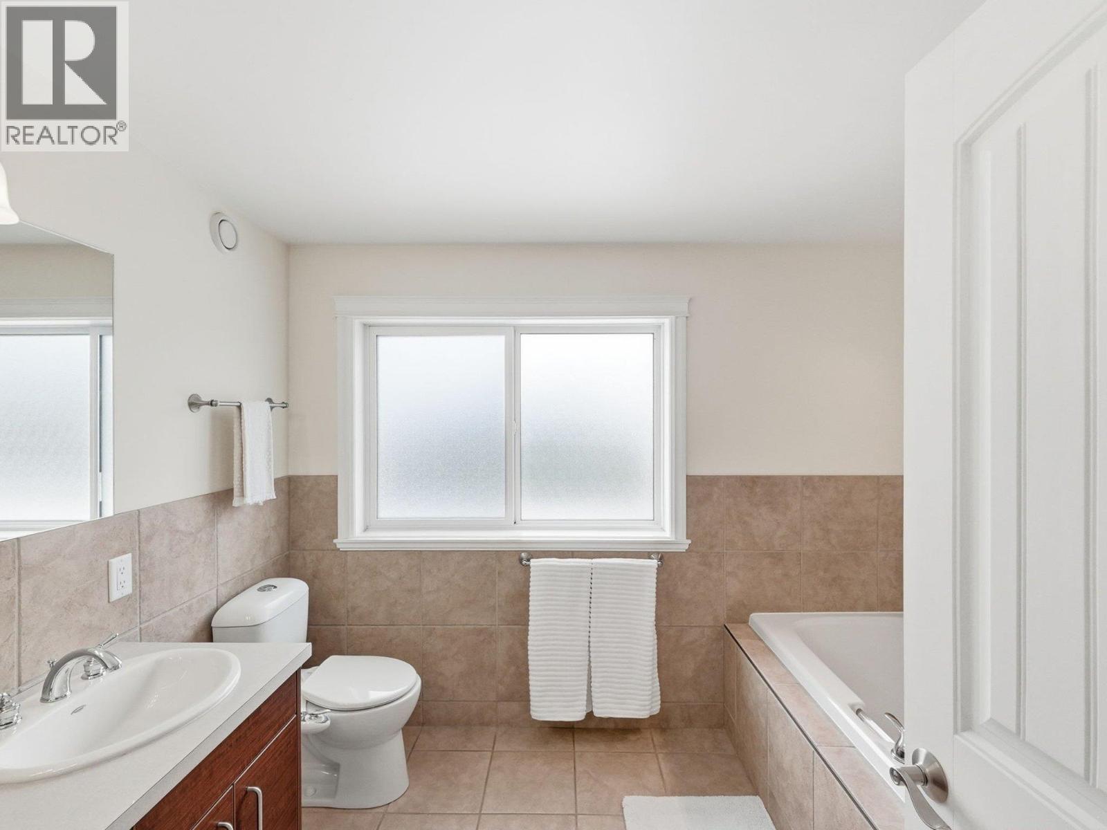 855 Ross Avenue, Penticton, British Columbia  V2A 3A5 - Photo 42 - 10382199