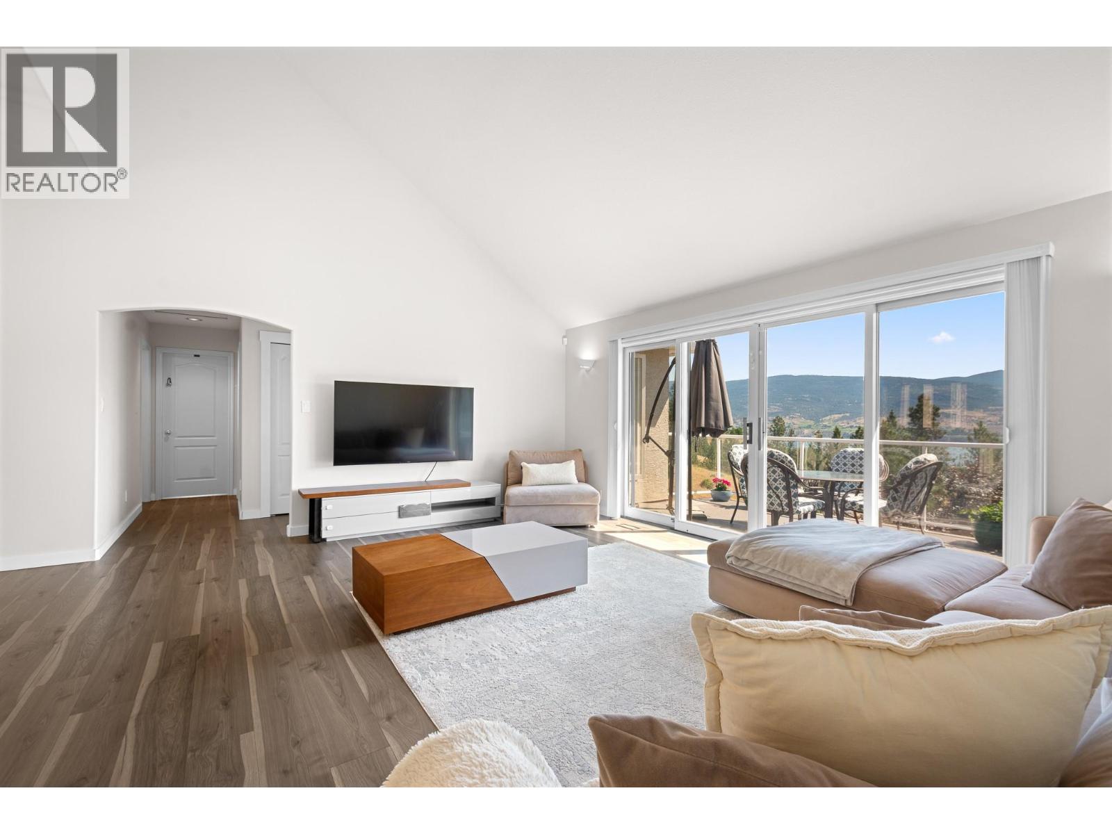 2455 Westwood Drive, Penticton, British Columbia  V2A 8Y8 - Photo 6 - 10384677