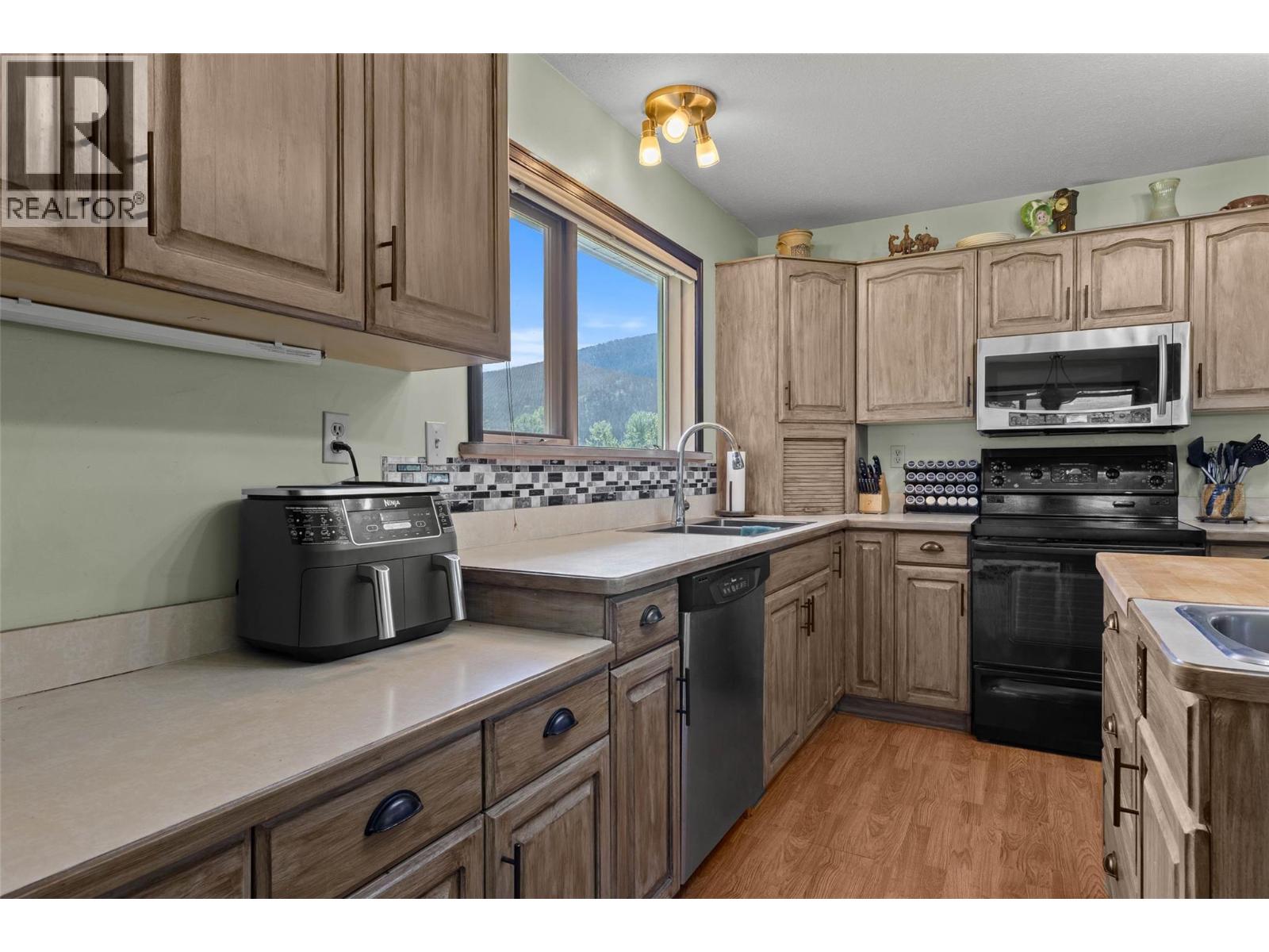 8717 Veteran Road, Kamloops, British Columbia  V0E 1Z2 - Photo 12 - 10384595