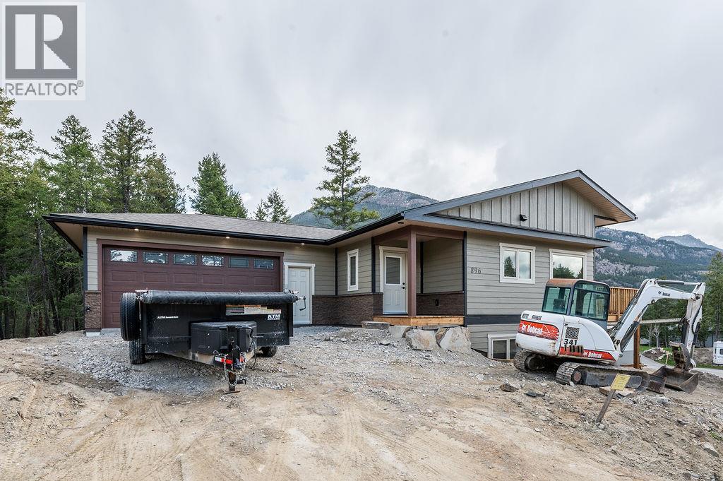 896 Copper Point Way, windermere, British Columbia