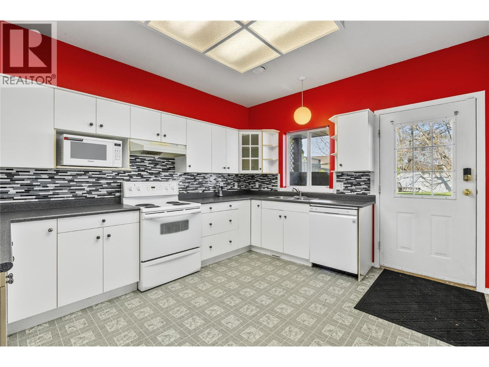 970 Maygard Road, Kelowna, British Columbia  V1X 5X1 - Photo 47 - 10384651