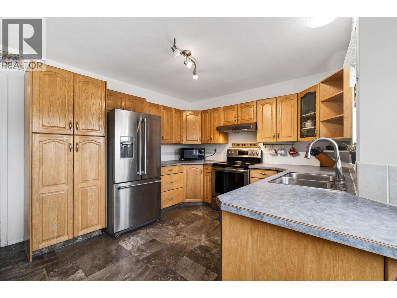 2190 1st Avenue Se, Salmon Arm, British Columbia  V1E 1K1 - Photo 10 - 10383638