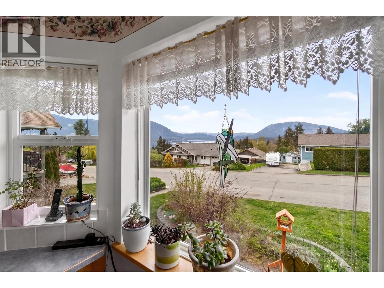2190 1st Avenue Se, Salmon Arm, British Columbia  V1E 1K1 - Photo 14 - 10383638