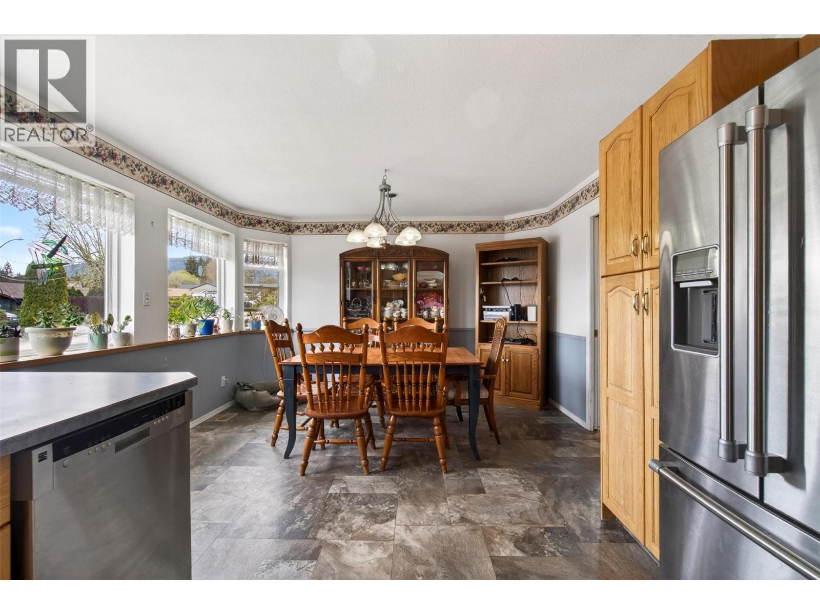 2190 1st Avenue Se, Salmon Arm, British Columbia  V1E 1K1 - Photo 15 - 10383638