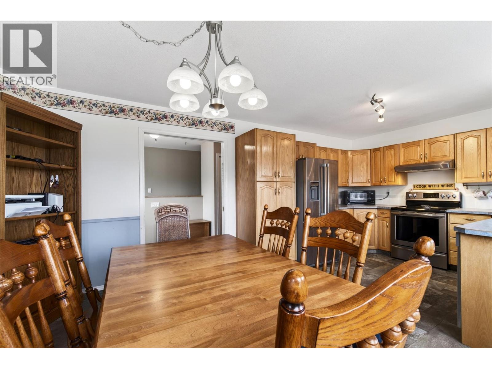 2190 1st Avenue Se, Salmon Arm, British Columbia  V1E 1K1 - Photo 16 - 10383638