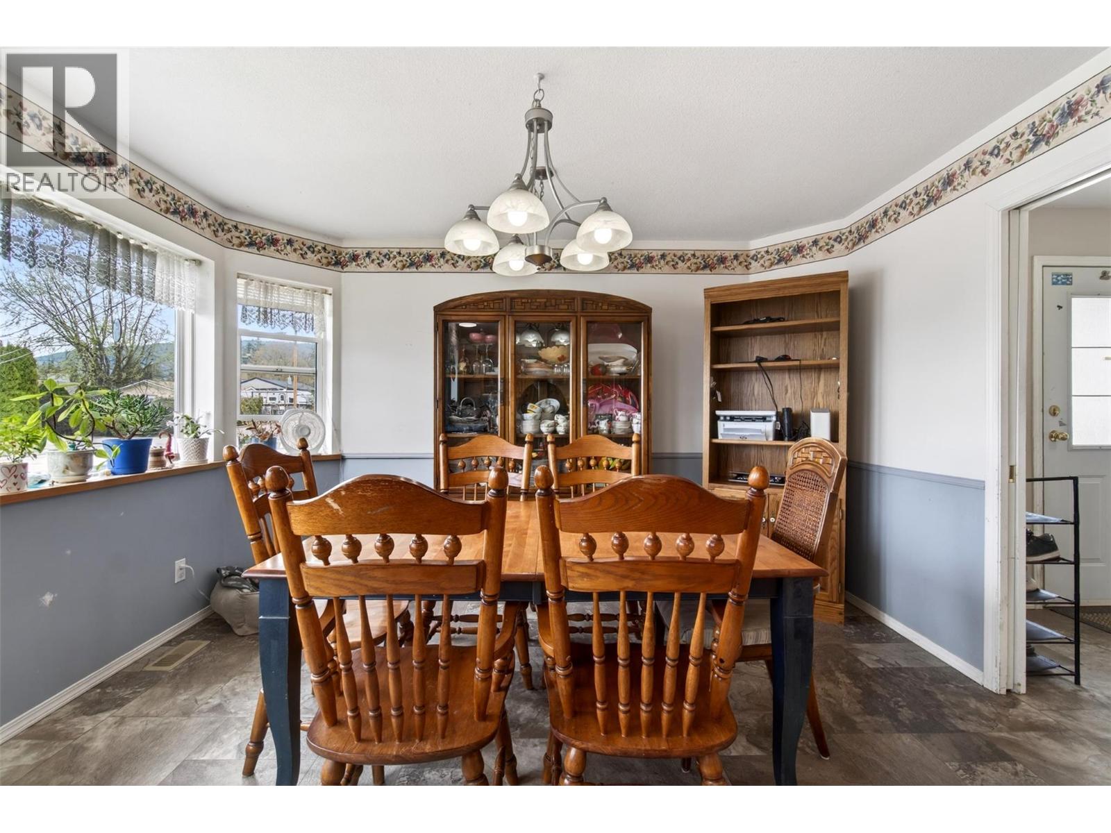2190 1st Avenue Se, Salmon Arm, British Columbia  V1E 1K1 - Photo 18 - 10383638