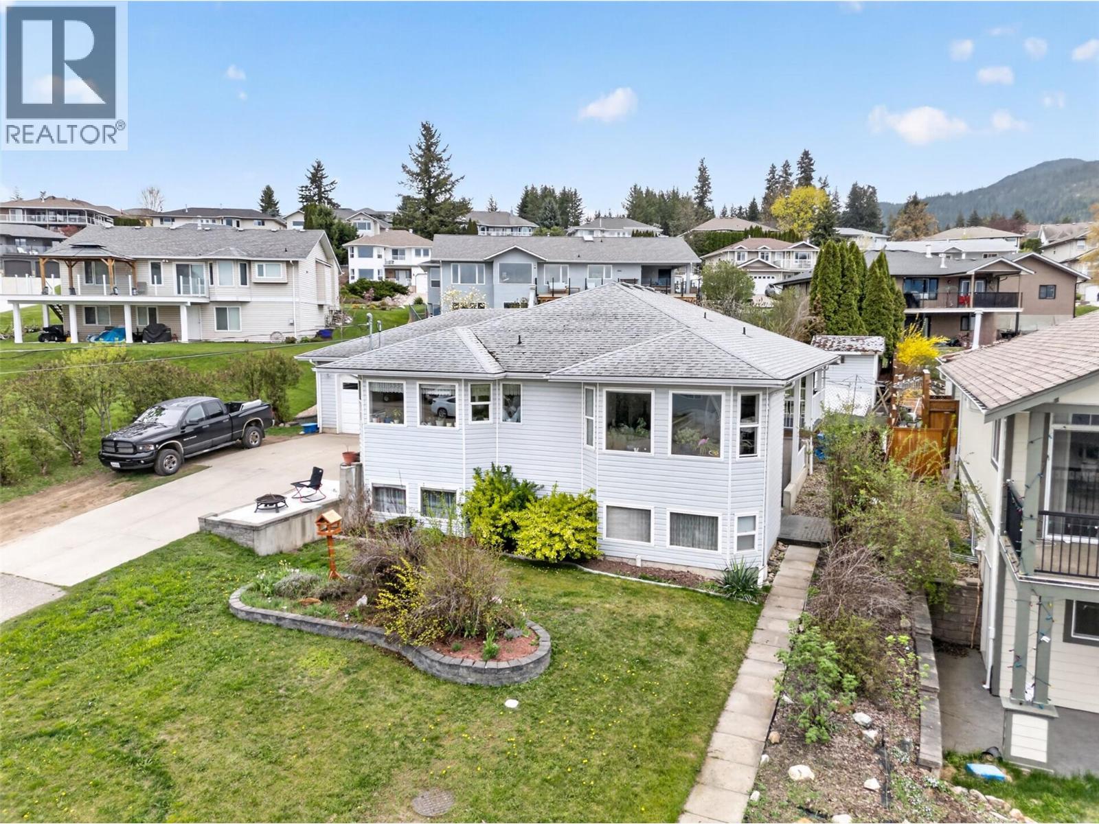 2190 1st Avenue Se, Salmon Arm, British Columbia  V1E 1K1 - Photo 3 - 10383638