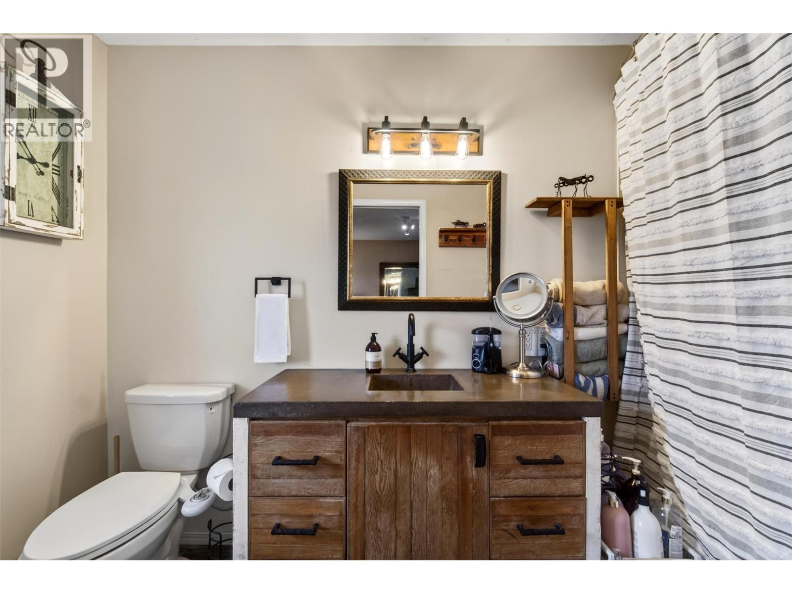 2190 1st Avenue Se, Salmon Arm, British Columbia  V1E 1K1 - Photo 30 - 10383638
