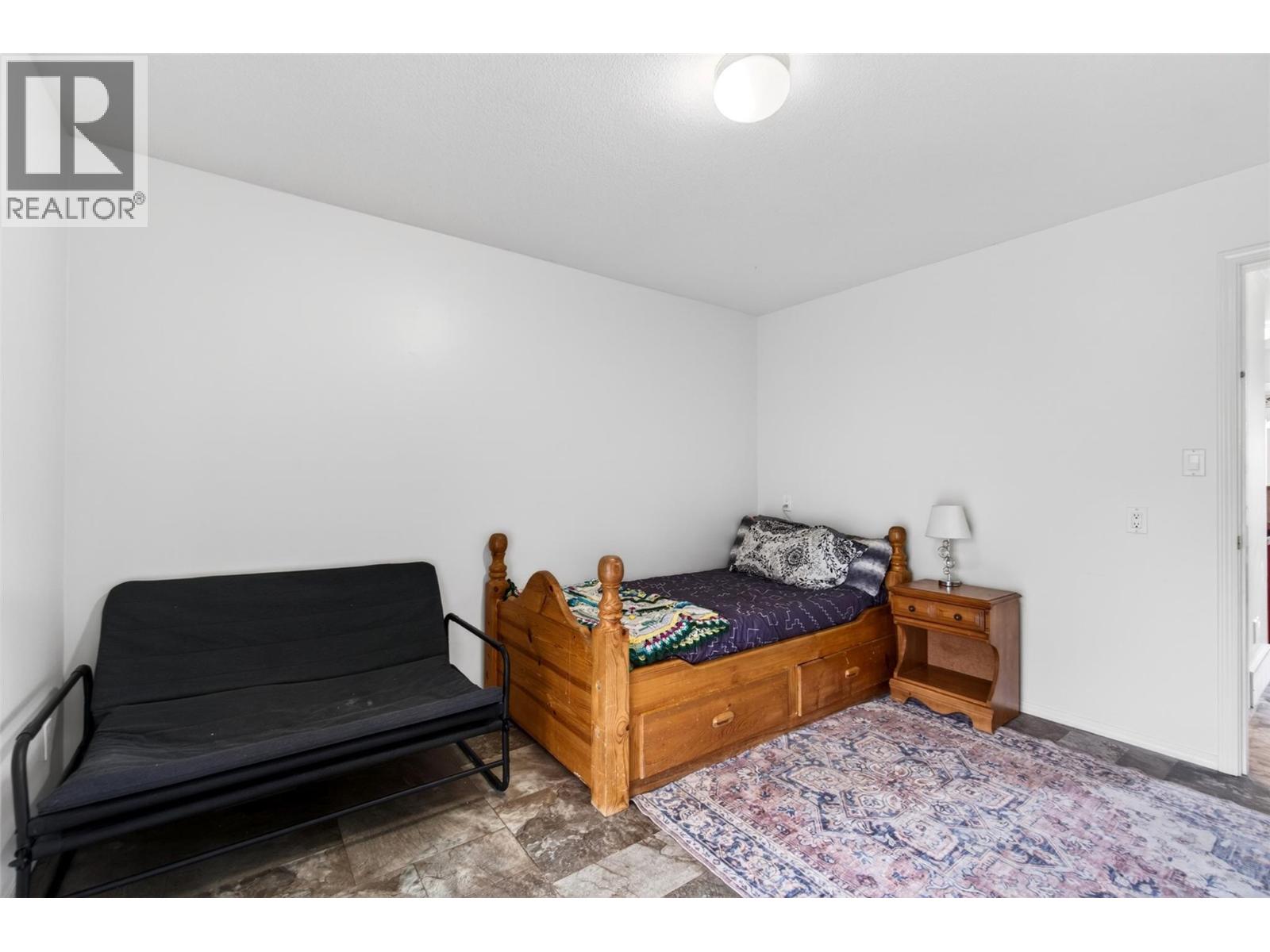 2190 1st Avenue Se, Salmon Arm, British Columbia  V1E 1K1 - Photo 34 - 10383638