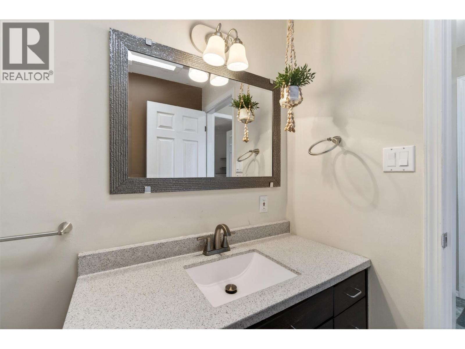 2190 1st Avenue Se, Salmon Arm, British Columbia  V1E 1K1 - Photo 37 - 10383638