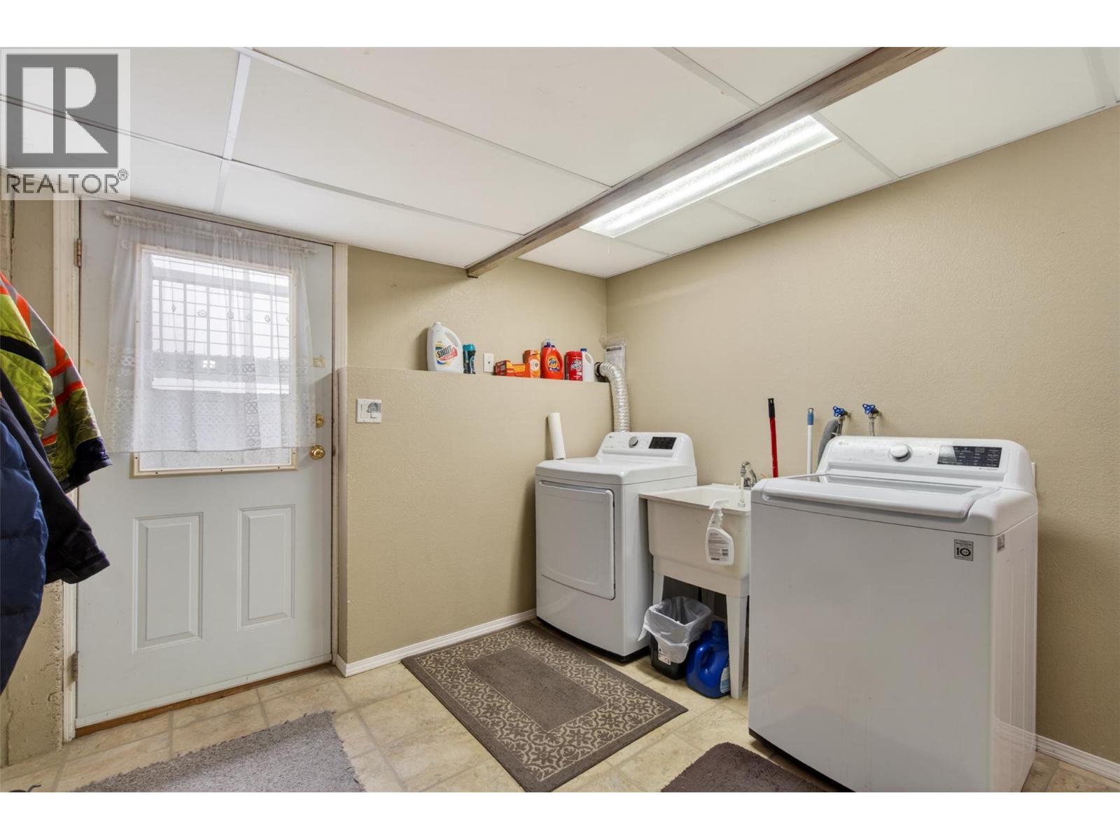 2190 1st Avenue Se, Salmon Arm, British Columbia  V1E 1K1 - Photo 42 - 10383638