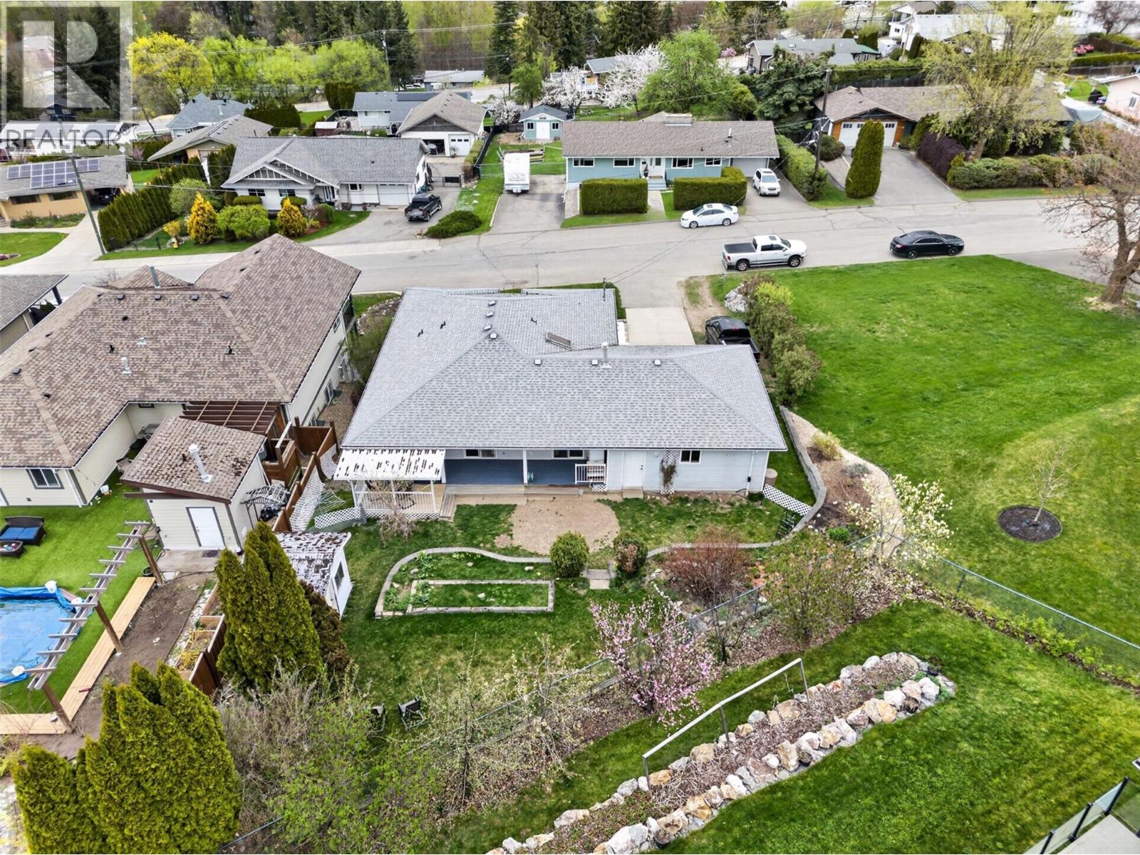 2190 1st Avenue Se, Salmon Arm, British Columbia  V1E 1K1 - Photo 5 - 10383638
