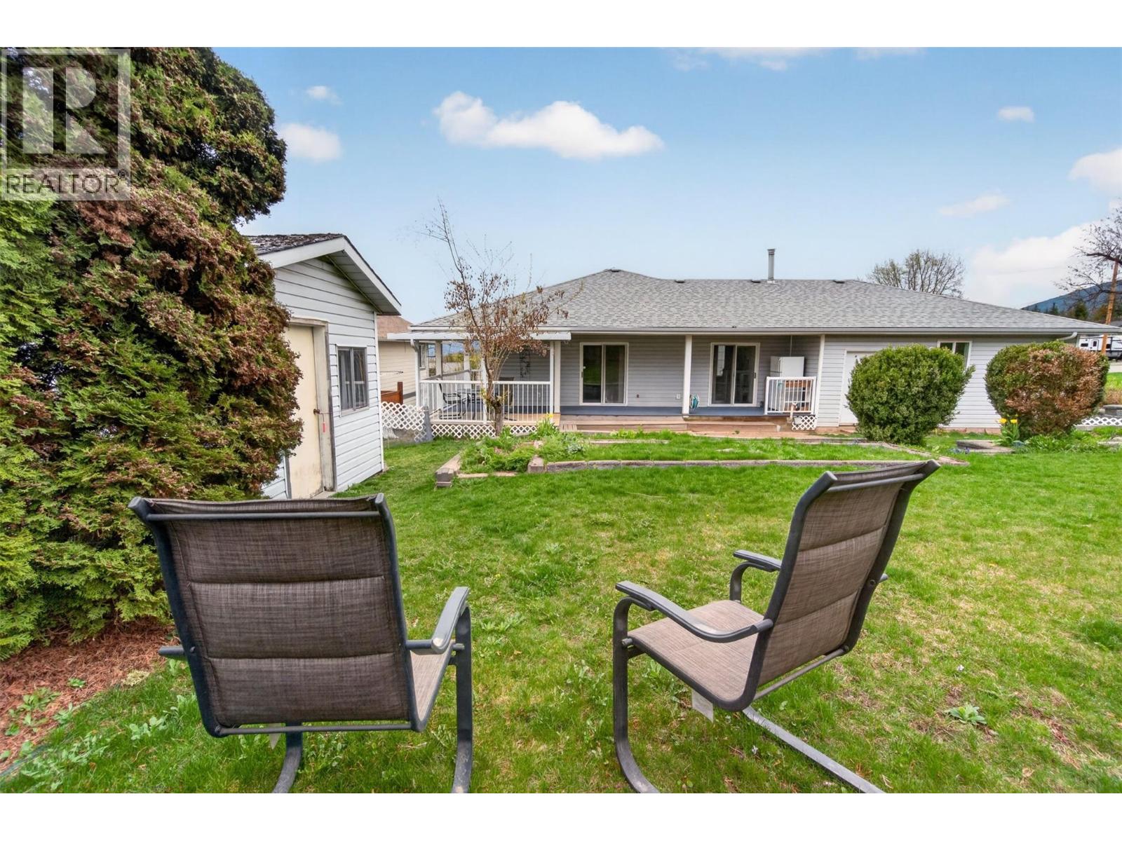 2190 1st Avenue Se, Salmon Arm, British Columbia  V1E 1K1 - Photo 53 - 10383638