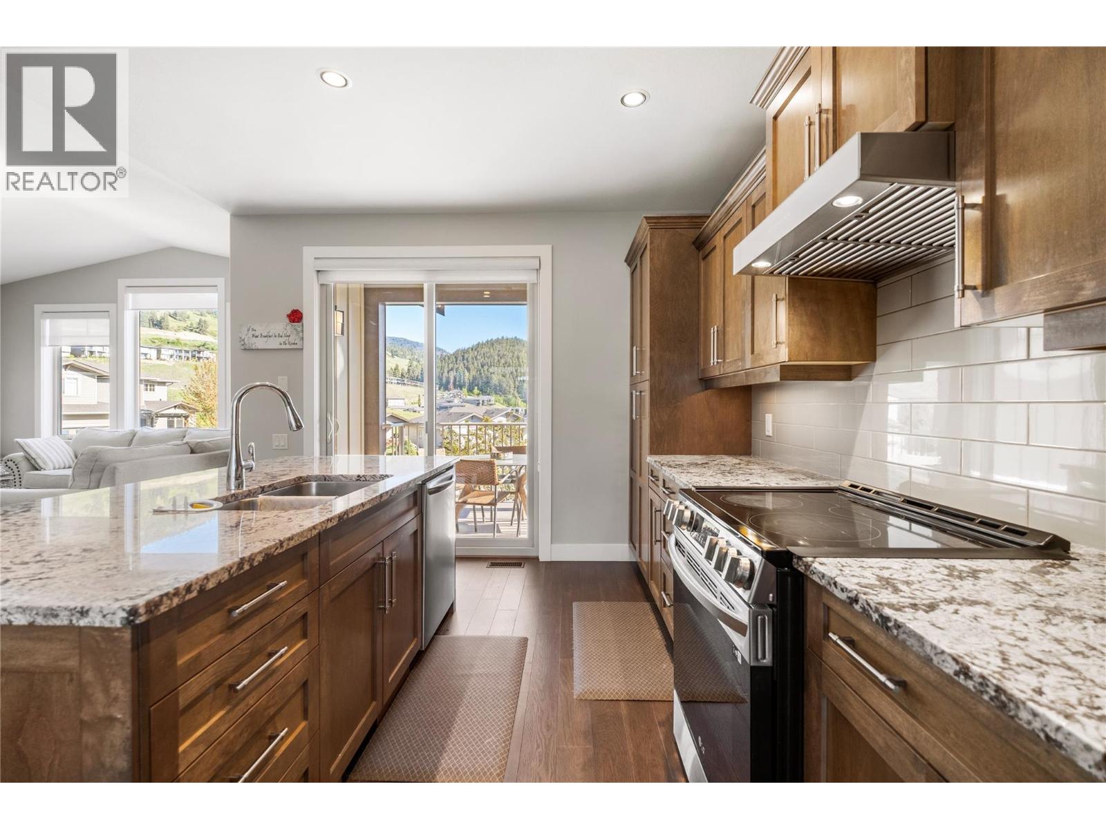 1852 Split Rail Place, Kelowna, British Columbia  V1P 1R1 - Photo 2 - 10384473