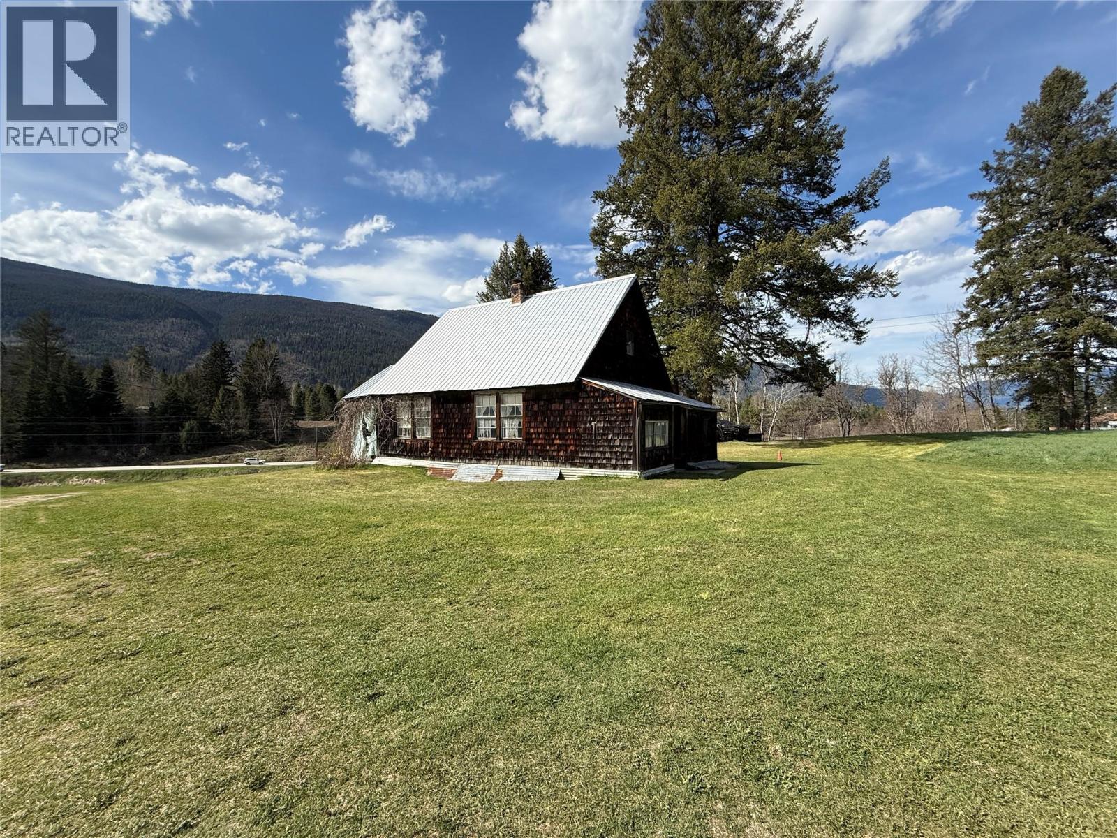 6915 Kimoff Road, Appledale, British Columbia  V0G 2J0 - Photo 6 - 10384489